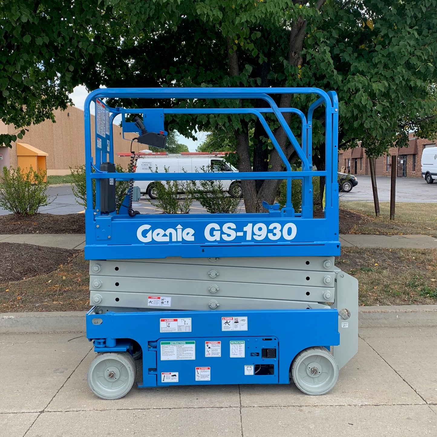 19 ft. Electric Scissor Lift Rental, Narrow